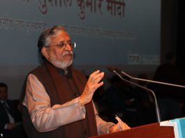 बिहार में काष्ठ उद्योग औद्योगिक नीति में शामिल होगा मातृभाषा में प्रायोगिक आधार पर तकनीकी शिक्षा प्रदान करने पर सरकार विचार कर रही है। सुशील कुमार मोदी ने राज्यसभा में यह मुद्दा उठाया था।