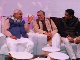 RJD पर डिप्टी सीएम सुशील मोदी का करारा हमला, कही यह बात दही-चूड़ा भोज में मुख्यमंत्री नीतीश कुमार के साथ डिप्टी सीएम सुशील मोदी
