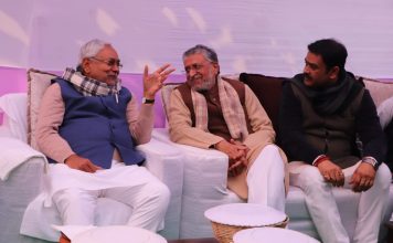 RJD पर डिप्टी सीएम सुशील मोदी का करारा हमला, कही यह बात दही-चूड़ा भोज में मुख्यमंत्री नीतीश कुमार के साथ डिप्टी सीएम सुशील मोदी