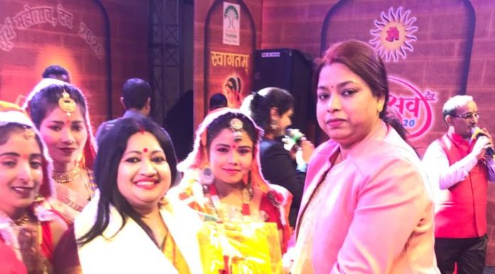 फूहड़पन, अश्लीलता के कारण लोकगीतों की बदनामीः नीतू औरंगाबाद के एक कार्यक्रम में डा. नीतू नवगीत