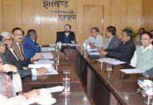 उप राष्ट्रपति वेंकैया नायडू 16 और 17 फरवरी को झारखंड में उपराष्ट्रपति वेंकैया नायडू के आगमन को ले तैयारियों की समीक्षा करते मुख्य सचिव डीके चिवारी