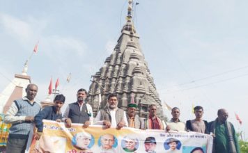 कांग्रेस ने CAA, NRC व NPR पर भाजपा के लिए सद्बुद्धि मांगी कांग्रेस ने CAA, NRC व NPR के बारे में देश के प्रधानमंत्री व गृह मंत्री को सदबुद्धि के लिए विश्व प्रसिद्ध विष्णुपद मंदिर में पूजा-अर्चना की। कुछ ही दिन पहले सीएए, एनपीआर और एनआरसी का विरोध करने वालों को सद्बुद्धि मिले, इसके लिए भारतीय जनता पार्टी ने यहां यज्ञ किया था।