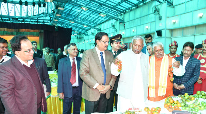 बिहार के राज्यपाल ने ‘उद्यान प्रदर्शनी’ का उद्घाटन किया राज्यपाल ने राजभवन में आयोजित ‘उद्यान प्रदर्शनी’ का परिभ्रमण कर अवलोकन किया