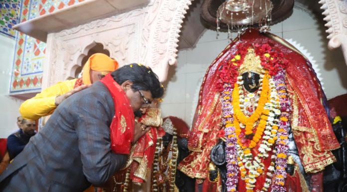 हेमंत की सलाह- मंदिर, मस्जिद, गुरुद्वारा परंपराओं के साथ आगे बढ़ें मां भद्रकाली के चरणों में पुष्प अर्पित कर मुख्यमंत्री हेमंत सोरेन ने तीन धर्मों के आस्था का केंद्र पावन चतरा की धरा ईटखोरी में तीन दिवसीय राजकीय ईटखोरी महोत्सव- 2020 का उद्घाटन किया