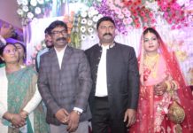 सीएम हेमंत सोरेन ने सांसद विजय हांसदा के रिसेप्शन में शिरकत की राजमहल के सांसद विजय हांसदा के रिसेप्शन में शामिल हुए सीएम हेमंत सोरेन