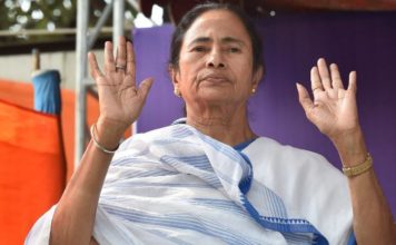 शिवसेना ने दिया अब ममता का साथ, बंगाल में नहीं देगी कैंडिडेट ममता बनर्जी बंगाल विधानसभा चुनाव में भारी बहुमत मिलने के बाद आज राज्यपाल जगदीप धनखड़ से मिल कर सरकार बनाने का दावा पेश करेंगी