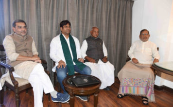 राजद ने साथी दलों को चेताया- उछल-कूद का कोई फायदा नहीं महागठबंधन में तरजीह देने से राजद के इनकार के बाद शरद यादव, उपेंद्र कुशवाहा और मुकेश सहनी दिल्ली में प्रशांत किशोर से मिले