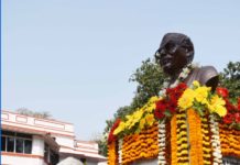 कर्पूरी ठाकुर की पुण्यतिथि पर नीतीश कुमार ने श्रद्धांजलि दी कर्पूरी ठाकुर की पुण्यतिथि के अवसर पर जननायक कर्पूरी ठाकुर स्मृति संग्रहालय में आयोजित समारोह में मुख्यमंत्री नीतीश कुमार शामिल हुए और श्रद्धांजलि दी