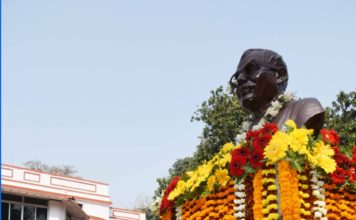 कर्पूरी ठाकुर की पुण्यतिथि पर नीतीश कुमार ने श्रद्धांजलि दी कर्पूरी ठाकुर की पुण्यतिथि के अवसर पर जननायक कर्पूरी ठाकुर स्मृति संग्रहालय में आयोजित समारोह में मुख्यमंत्री नीतीश कुमार शामिल हुए और श्रद्धांजलि दी