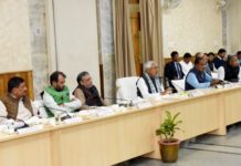 बिहार के 89% लोग गांव में रहते हैं, 76% की आजीविका कृषि बिहार के मुख्यमंत्री नीतीश कुमार ने राज्य के कृषकों एवं कृषि प्रक्षेत्र के प्रतिनिधियों के साथ की बैठक