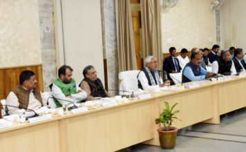 बिहार के 89% लोग गांव में रहते हैं, 76% की आजीविका कृषि बिहार के मुख्यमंत्री नीतीश कुमार ने राज्य के कृषकों एवं कृषि प्रक्षेत्र के प्रतिनिधियों के साथ की बैठक