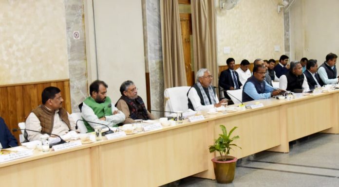 बिहार के 89% लोग गांव में रहते हैं, 76% की आजीविका कृषि बिहार के मुख्यमंत्री नीतीश कुमार ने राज्य के कृषकों एवं कृषि प्रक्षेत्र के प्रतिनिधियों के साथ की बैठक