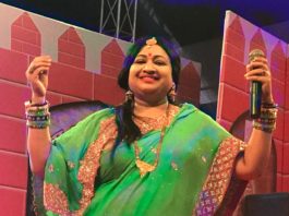 नीतू नवगीत के शिव भजनों पर झूमते रहे भक्तगण नीतू नवगीत ने शिव भक्तों को अपने भजनों से सासाराम के चेनारी में झुमाया