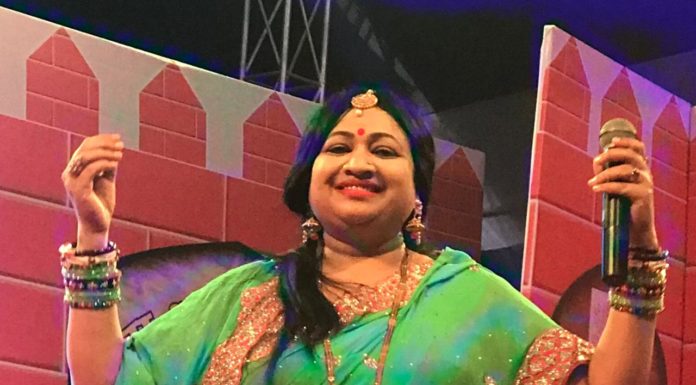 नीतू नवगीत के शिव भजनों पर झूमते रहे भक्तगण नीतू नवगीत ने शिव भक्तों को अपने भजनों से सासाराम के चेनारी में झुमाया