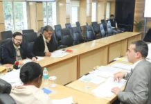 हेमंत सोरेन का निर्देश- फीस के अभाव में किसी की परीक्षा न छूटे मुख्यमंत्री हेमंत सोरेन ने झारखंड मंत्रालय में कई विभागों की समीक्षा की