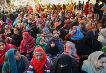 भारतीय कम्युनिस्टों की बड़ी जमात हमले के वक्त चीन के साथ थी चीन के हमले के वक्त भारतीय कम्युनिस्टों की बड़ी जमात चीन के साथ थी और शाहीन बाग आंदोलन में भी एक पड़ी जमात आंदोलकारियों के साथ है