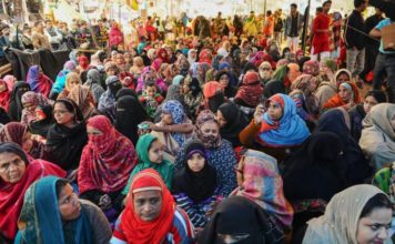 भारतीय कम्युनिस्टों की बड़ी जमात हमले के वक्त चीन के साथ थी चीन के हमले के वक्त भारतीय कम्युनिस्टों की बड़ी जमात चीन के साथ थी और शाहीन बाग आंदोलन में भी एक पड़ी जमात आंदोलकारियों के साथ है