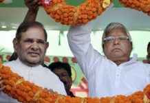 बिहार में महागठबंधन में सीएम फेस मर मची है मारामारी बिहार में महागठबंधन में सीएम फेस मर मची है मारामारी_ शरद यादव-लालू प्रसाद (फाइल फोटो)