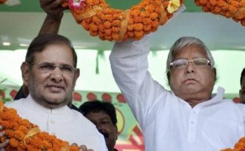 बिहार में महागठबंधन में सीएम फेस मर मची है मारामारी बिहार में महागठबंधन में सीएम फेस मर मची है मारामारी_ शरद यादव-लालू प्रसाद (फाइल फोटो)