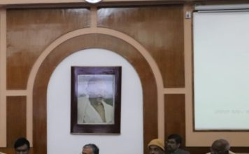 पीएम विशेष पैकेज की राशि से कांवरिया परिपथ का हो रहा विकास कला,संस्कृति, खेल व पर्यटन प्रक्षेत्र के लोगों के साथ बजट पूर्व परिचर्चा करते उपमुख्यमंत्री। साथ में कला- संस्कृति मंत्री प्रमोद कुमार व पर्यटन मंत्री कृष्ण कुमार ऋषिदेव।