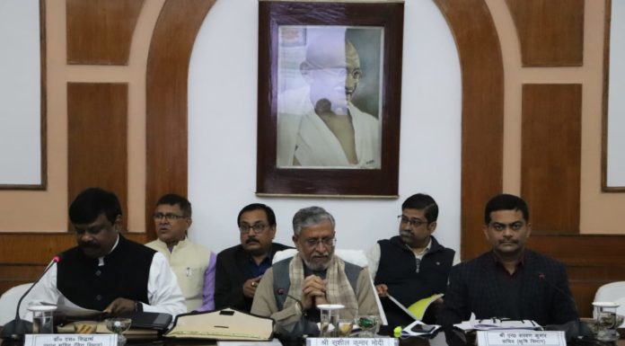 आनलाइन पंजीकृत 1.20 करोड़ किसानों के खाते में जा रही राशि मुख्य सचिवालय स्थित सभागार में आयोजित कृषि प्रक्षेत्र के लोगों के साथ बजट पूर्व परिचर्चा में उपमुख्यमंत्री।