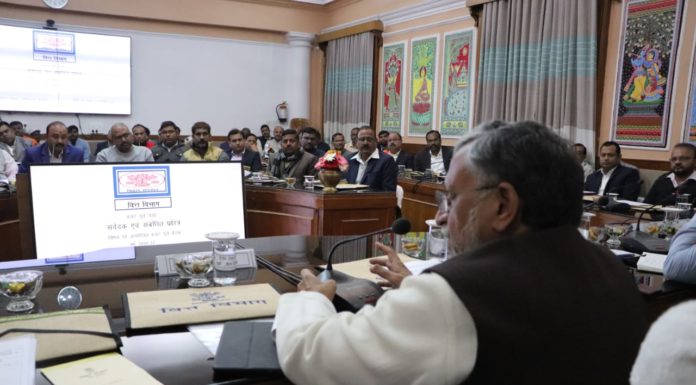 बिहार में निर्माण कार्यों पर हो रहा 31 हजार करोड़ से ज्यादा खर्च सचिवालय स्थित सभागार में संवेदकों के साथ बजट पूर्व चर्चा में बिहार के उपमुख्यमंत्री सुशील कुमार मोदी