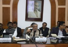 बिहार में नहीं चलेंगे 15 साल से ज्यादा पुराने सरकारी डीजल वाहन सचिवालय स्थित सभागार में आयोजित बजट पूर्व तीसरी परिचर्चा में उपमुख्यमंत्री सुशील कुमार मोदी।