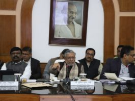 बिहार में नहीं चलेंगे 15 साल से ज्यादा पुराने सरकारी डीजल वाहन सचिवालय स्थित सभागार में आयोजित बजट पूर्व तीसरी परिचर्चा में उपमुख्यमंत्री सुशील कुमार मोदी।