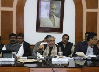 बिहार में नहीं चलेंगे 15 साल से ज्यादा पुराने सरकारी डीजल वाहन सचिवालय स्थित सभागार में आयोजित बजट पूर्व तीसरी परिचर्चा में उपमुख्यमंत्री सुशील कुमार मोदी।