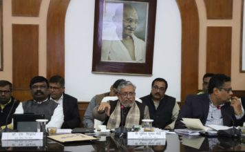 बिहार में नहीं चलेंगे 15 साल से ज्यादा पुराने सरकारी डीजल वाहन सचिवालय स्थित सभागार में आयोजित बजट पूर्व तीसरी परिचर्चा में उपमुख्यमंत्री सुशील कुमार मोदी।