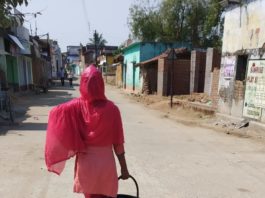 झारखंड-बिहार में आज आधी रात से लॉक डाउन, दफ्तर रहेंगे बंद कोरोना कंटेनमेंट जोन के रांची के इलाके चिह्नित कर लिये गये हैं। कोविड-19 के की रोकथाम के लिए रांची जिले में लॉक डाउन सख्ती से जारी है।