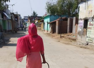 झारखंड-बिहार में आज आधी रात से लॉक डाउन, दफ्तर रहेंगे बंद कोरोना कंटेनमेंट जोन के रांची के इलाके चिह्नित कर लिये गये हैं। कोविड-19 के की रोकथाम के लिए रांची जिले में लॉक डाउन सख्ती से जारी है।
