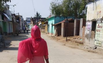 झारखंड-बिहार में आज आधी रात से लॉक डाउन, दफ्तर रहेंगे बंद कोरोना कंटेनमेंट जोन के रांची के इलाके चिह्नित कर लिये गये हैं। कोविड-19 के की रोकथाम के लिए रांची जिले में लॉक डाउन सख्ती से जारी है।