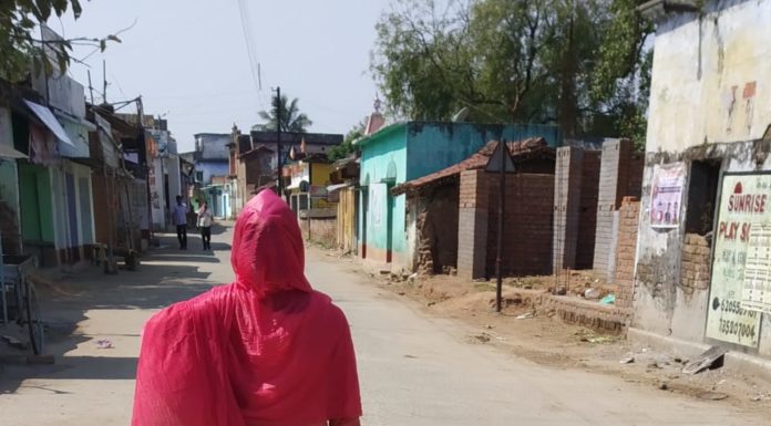 कोरोना कंटेनमेंट जोन के रूप में रांची के कई इलाके चिह्नित कोरोना कंटेनमेंट जोन के रांची के इलाके चिह्नित कर लिये गये हैं। कोविड-19 के की रोकथाम के लिए रांची जिले में लॉक डाउन सख्ती से जारी है।