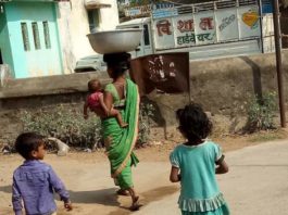 खेलेब, ना खेलायेब, खेलवे भांड़ देब………………… ना खेलेब, ना खेलायेब, खेलवे भांड़ देब- मलिकाइन लिखले बाड़ी