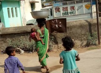 खेलेब, ना खेलायेब, खेलवे भांड़ देब………………… ना खेलेब, ना खेलायेब, खेलवे भांड़ देब- मलिकाइन लिखले बाड़ी