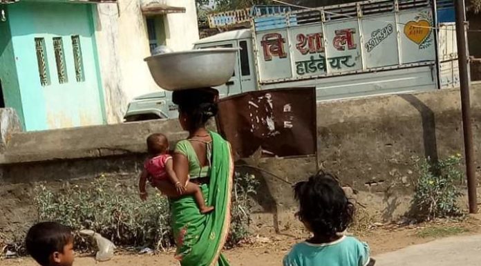 खेलेब, ना खेलायेब, खेलवे भांड़ देब………………… ना खेलेब, ना खेलायेब, खेलवे भांड़ देब- मलिकाइन लिखले बाड़ी