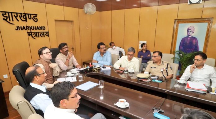 लाकडाउन से न घबराएं, झारखंड में खाद्यान्न पर्याप्त हेमंत सोरेन ने कोरोना को लेकर किये गये लाकडाउन की समीक्षा बैठक की