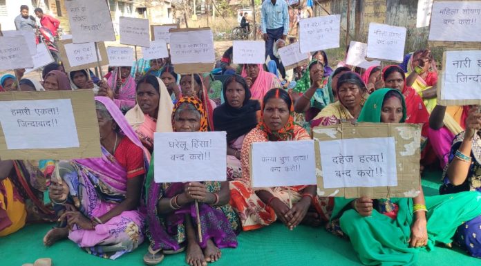 अंतर्राष्ट्रीय महिला दिवस पर गूंजा- हम नारी फूल नहीं चिनगारी हैं अंतर्राष्ट्रीय महिला दिवस पर मनिका में आयोजित हुआ कार्यक्रम