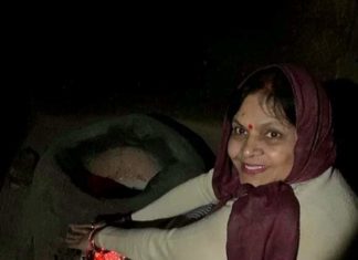 अंतर्राष्ट्रीय महिला दिवस पर एक यात्रा प्रसंग और 4 महिला पात्र एक झोपड़ी में आग सेंकती देवघर की डीसी नैंसी सहाय की मां