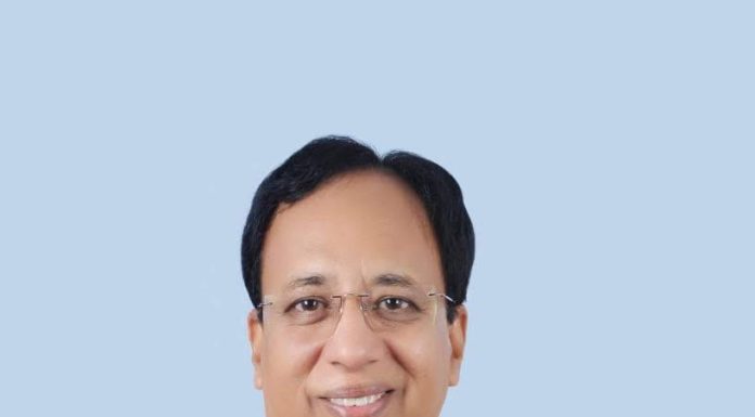 संजय जायसवाल ने नीतीश शासन की तारीफ की, राजद को कोसा संजय जयसवाल ने नीतीश शासन की तारीफ के पुल बांधे। कहा राजद शासन में लोगों का घर से निकलना मुश्किल था, लेकिन नीतीश शासन में बदमाश जेल गये या मारे गये।