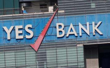YES BANK को उबारने में SBI कहीं खुद डूब न जाए ! YES BANK की एक शाखा का प्रतीकात्मक चित्र