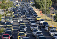 अमेरिका में साफ-सफाई और कड़े अनुशासन के बावजूद कोरोना का कहर अमेरिका में साफ-सफाई और कड़े अनुशासन के बावजूद कोरोना का कहर बरपा है। कोरोना से दुनिया के सर्वाधिक तबाह देशों में अमेरिका की गिनती हो रही है।