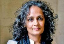 अरुंधति रॉय अपने बयानों से विवादों की पर्याय बन गयी हैं अरुंधति रॉय अपने बयानों से विवादों की पर्याय बन गयी हैं। उनका ताजा विवादित बयान कोरोना को लेकर आया है। उन्होंने इस बार कहा कि भारत में कोरोना है ही नहीं।