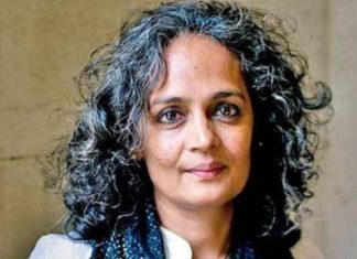 अरुंधति रॉय अपने बयानों से विवादों की पर्याय बन गयी हैं अरुंधति रॉय अपने बयानों से विवादों की पर्याय बन गयी हैं। उनका ताजा विवादित बयान कोरोना को लेकर आया है। उन्होंने इस बार कहा कि भारत में कोरोना है ही नहीं।