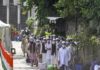 कोरोना वायरस के एक दिन में 1637 केस सामने आए कोरोना वायरस के पिछले 24 घंटों में 1637 केस सामने आए हैं। इनमें 386 मामले जांच में पाजिटिव पाये गए हैं। इतनी तेज बढ़त निजामुद्दीन मरकज की वजह से है।