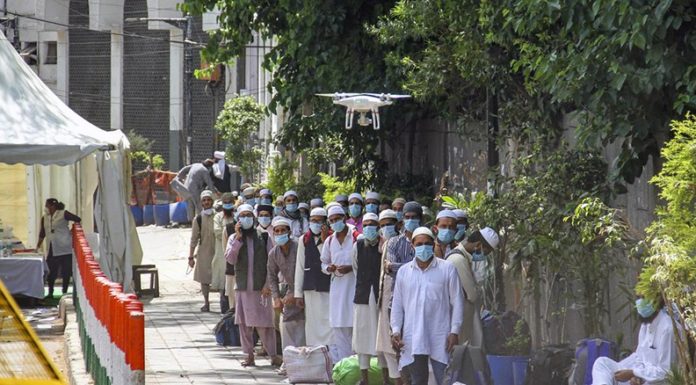 कोरोना वायरस के एक दिन में 1637 केस सामने आए कोरोना वायरस के पिछले 24 घंटों में 1637 केस सामने आए हैं। इनमें 386 मामले जांच में पाजिटिव पाये गए हैं। इतनी तेज बढ़त निजामुद्दीन मरकज की वजह से है।