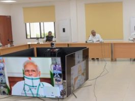 बिहार के बाहर फंसे छात्रों को वापस लाने के लिए नियम बदलेः नीतीश बिहार के बाहर फंसे छात्रों को वापस लाने के लिए नियम बदलने की मांग राज्य के मुख्यमंत्री नीतीश कुमार ने प्रधानमंत्री नरेंद्र मोदी से की है। वे पीएम के साथ वीडियो कान्फेंसिंग में बोल रहे थे।