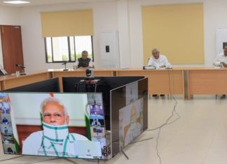 बिहार के बाहर फंसे छात्रों को वापस लाने के लिए नियम बदलेः नीतीश बिहार के बाहर फंसे छात्रों को वापस लाने के लिए नियम बदलने की मांग राज्य के मुख्यमंत्री नीतीश कुमार ने प्रधानमंत्री नरेंद्र मोदी से की है। वे पीएम के साथ वीडियो कान्फेंसिंग में बोल रहे थे।