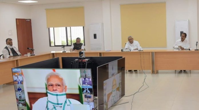 बिहार के बाहर फंसे छात्रों को वापस लाने के लिए नियम बदलेः नीतीश बिहार के बाहर फंसे छात्रों को वापस लाने के लिए नियम बदलने की मांग राज्य के मुख्यमंत्री नीतीश कुमार ने प्रधानमंत्री नरेंद्र मोदी से की है। वे पीएम के साथ वीडियो कान्फेंसिंग में बोल रहे थे।